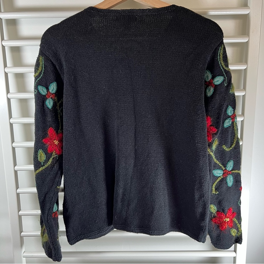 Vintage Northern Isles Floral Embroidered Black Sweater, Size Medium - Picture 3 of 8